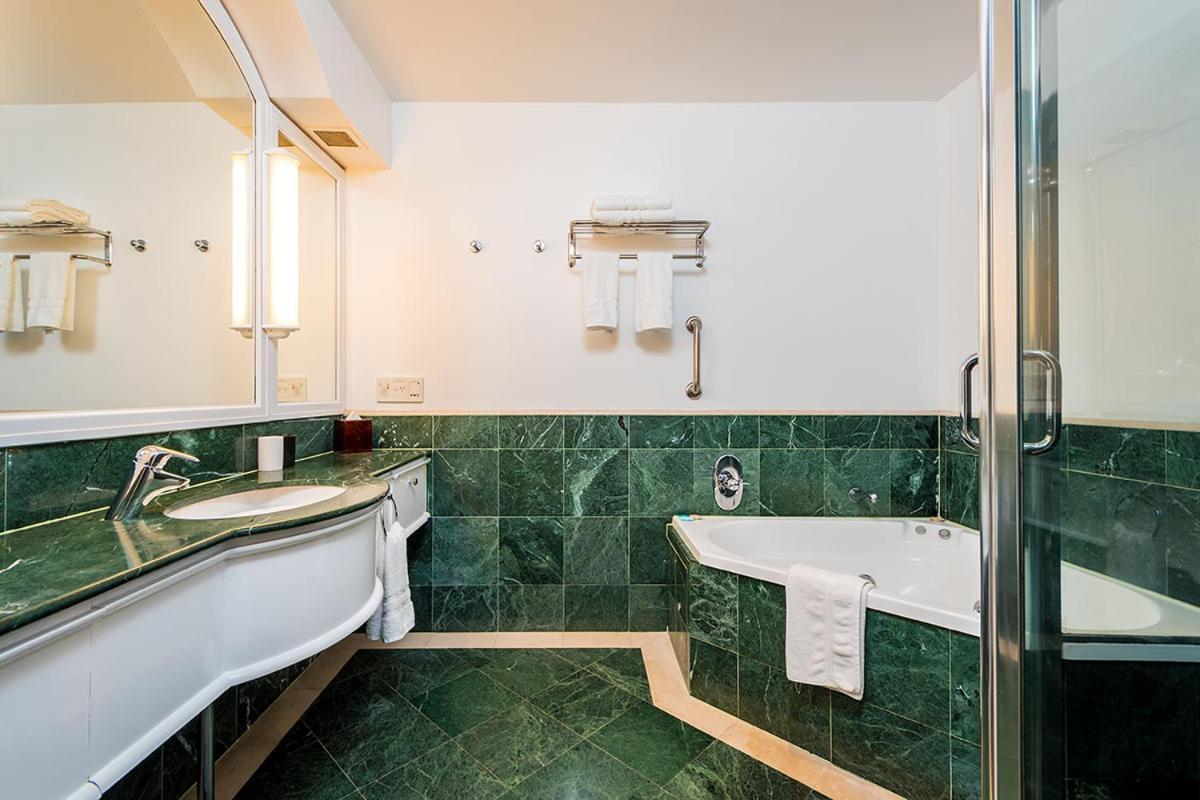 Deluxe Private Apartment And Studio - Ocean Views Gold Coast Kültér fotó