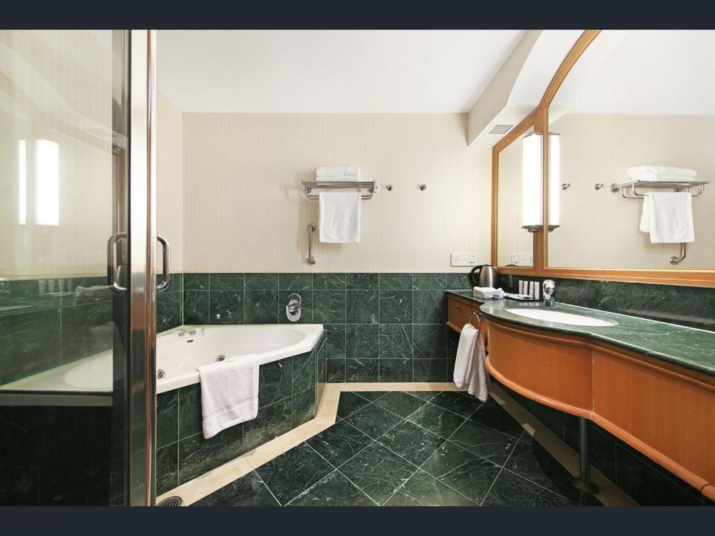Deluxe Private Apartment And Studio - Ocean Views Gold Coast Kültér fotó