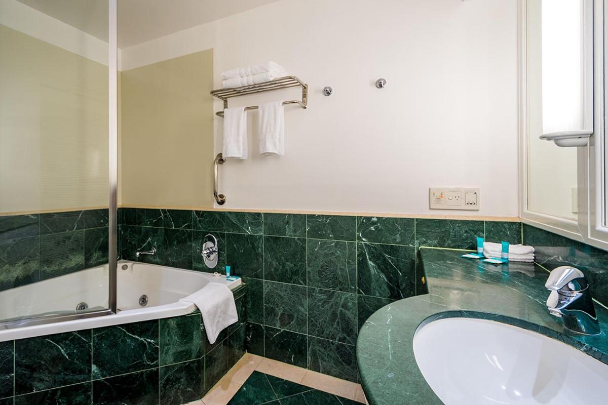 Deluxe Private Apartment And Studio - Ocean Views Gold Coast Kültér fotó