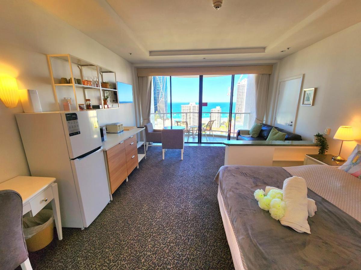 Deluxe Private Apartment And Studio - Ocean Views Gold Coast Kültér fotó