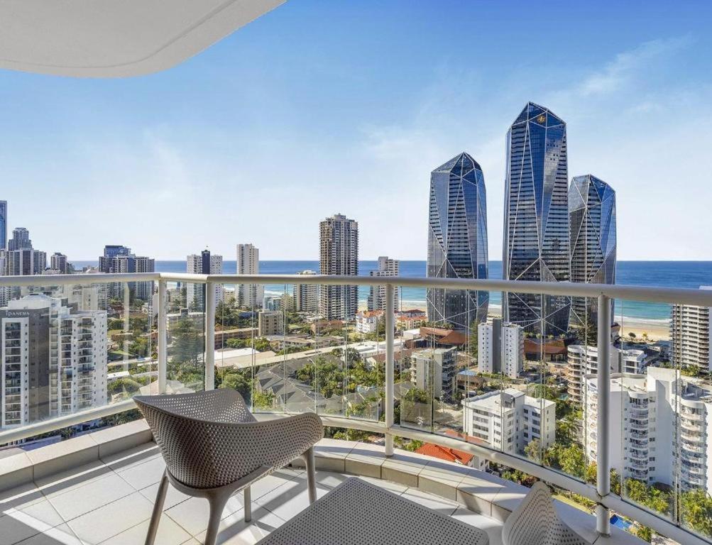 Deluxe Private Apartment And Studio - Ocean Views Gold Coast Kültér fotó