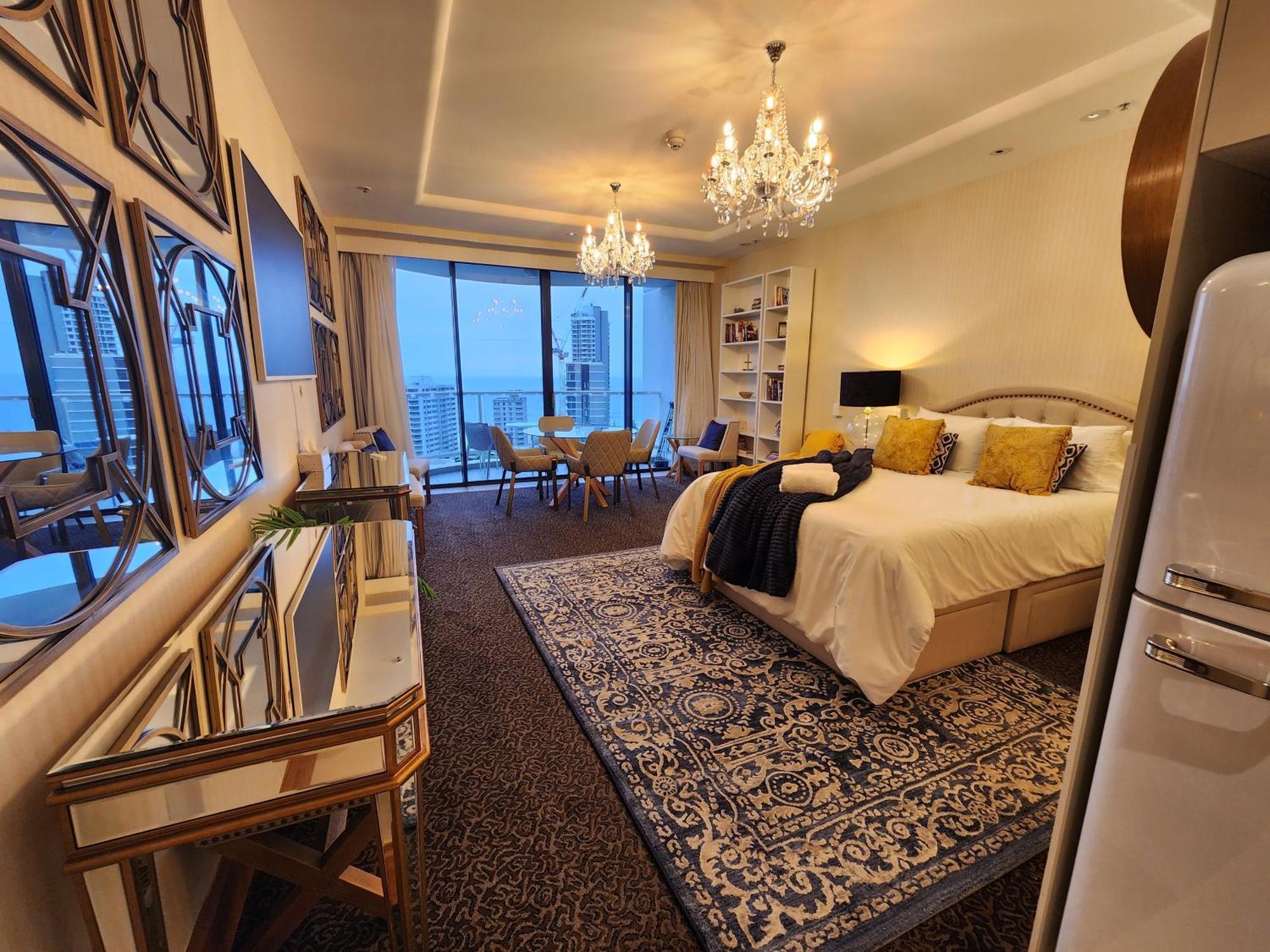 Deluxe Private Apartment And Studio - Ocean Views Gold Coast Kültér fotó