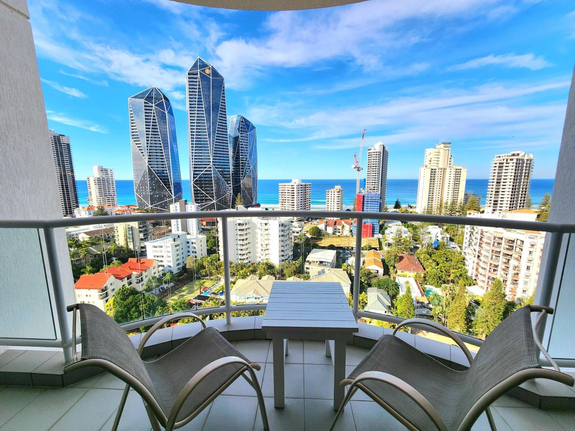 Deluxe Private Apartment And Studio - Ocean Views Gold Coast Kültér fotó