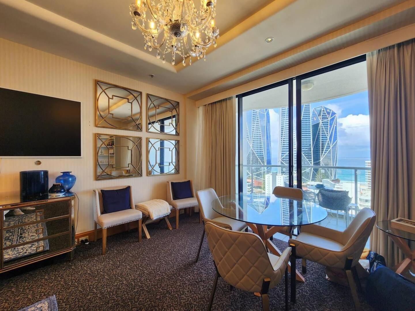 Deluxe Private Apartment And Studio - Ocean Views Gold Coast Kültér fotó